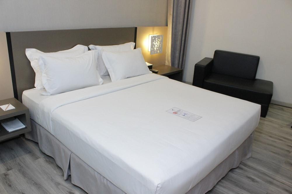 Oak Tree Urban Hotel Dżakarta Zewnętrze zdjęcie