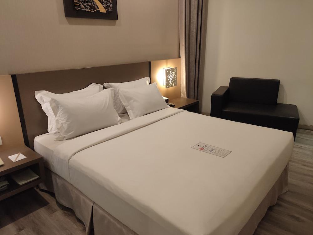Oak Tree Urban Hotel Dżakarta Zewnętrze zdjęcie